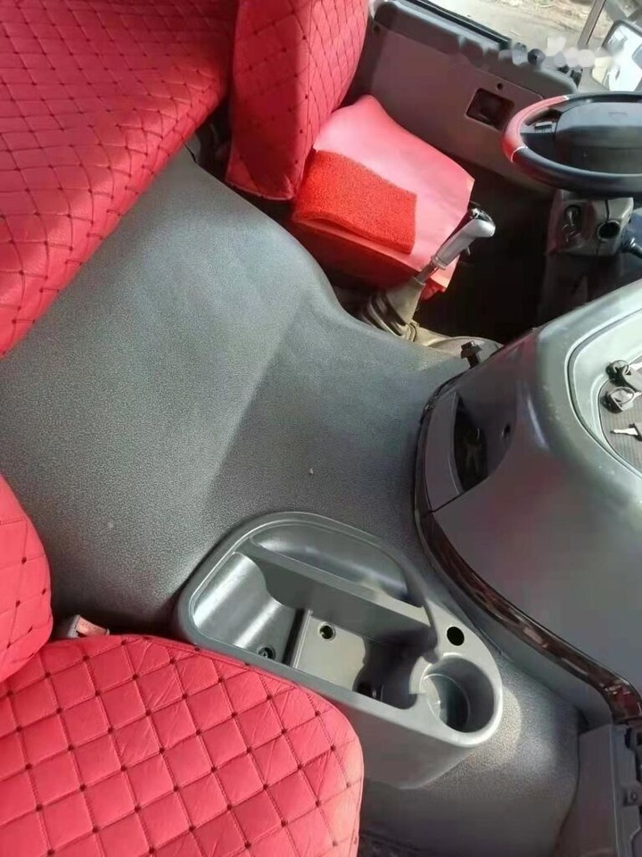 Τράκτορας Howo 371: φωτογραφία 8 Τράκτορας Howo 371: φωτογραφία 8