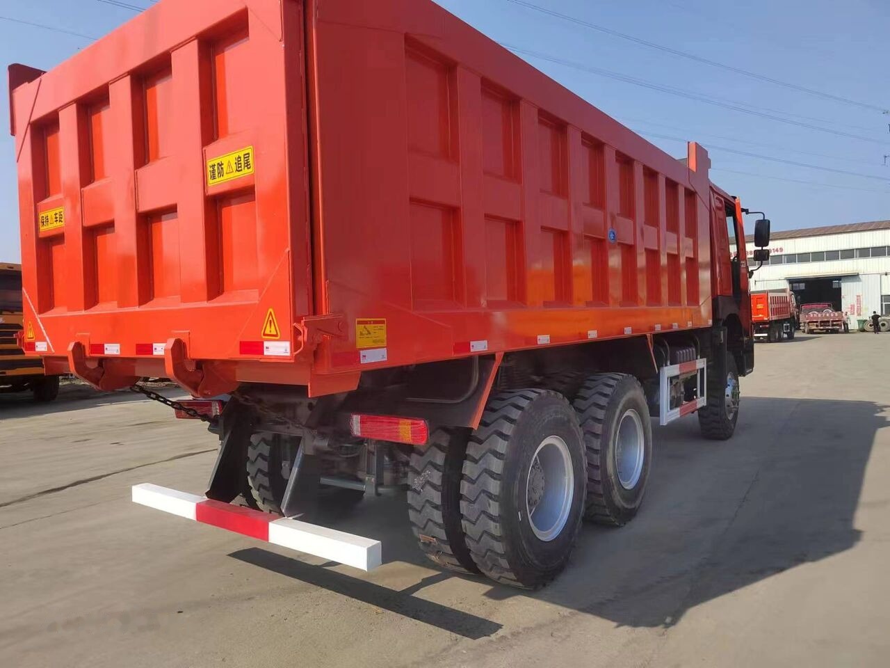 Howo 375 - Φορτηγό ανατρεπόμενο: φωτογραφία 1 Howo 375 - Φορτηγό ανατρεπόμενο: φωτογραφία 1