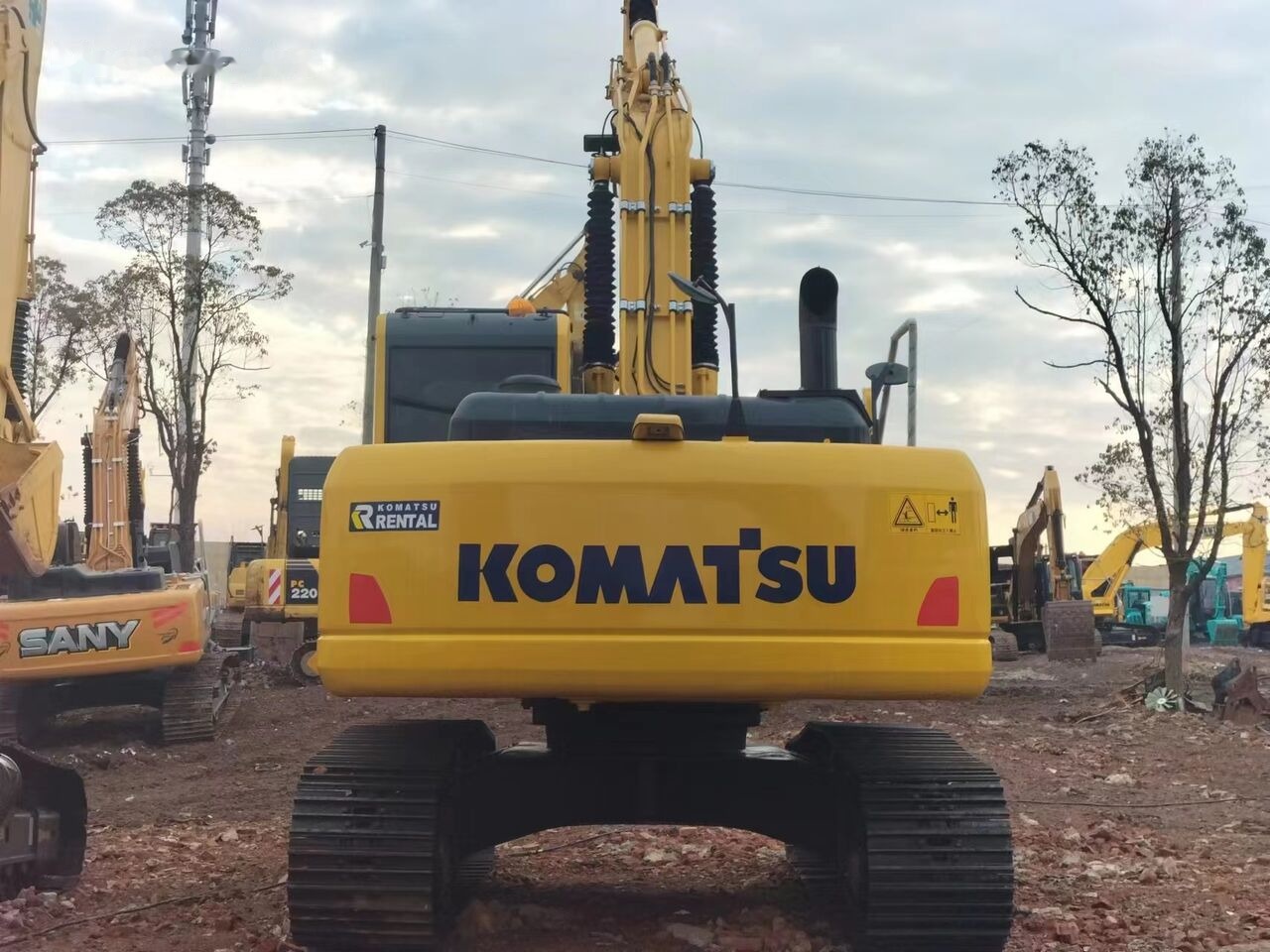 Komatsu PC220-8 - Ερπυστριοφόρος εκσκαφέας: φωτογραφία 3 Komatsu PC220-8 - Ερπυστριοφόρος εκσκαφέας: φωτογραφία 3