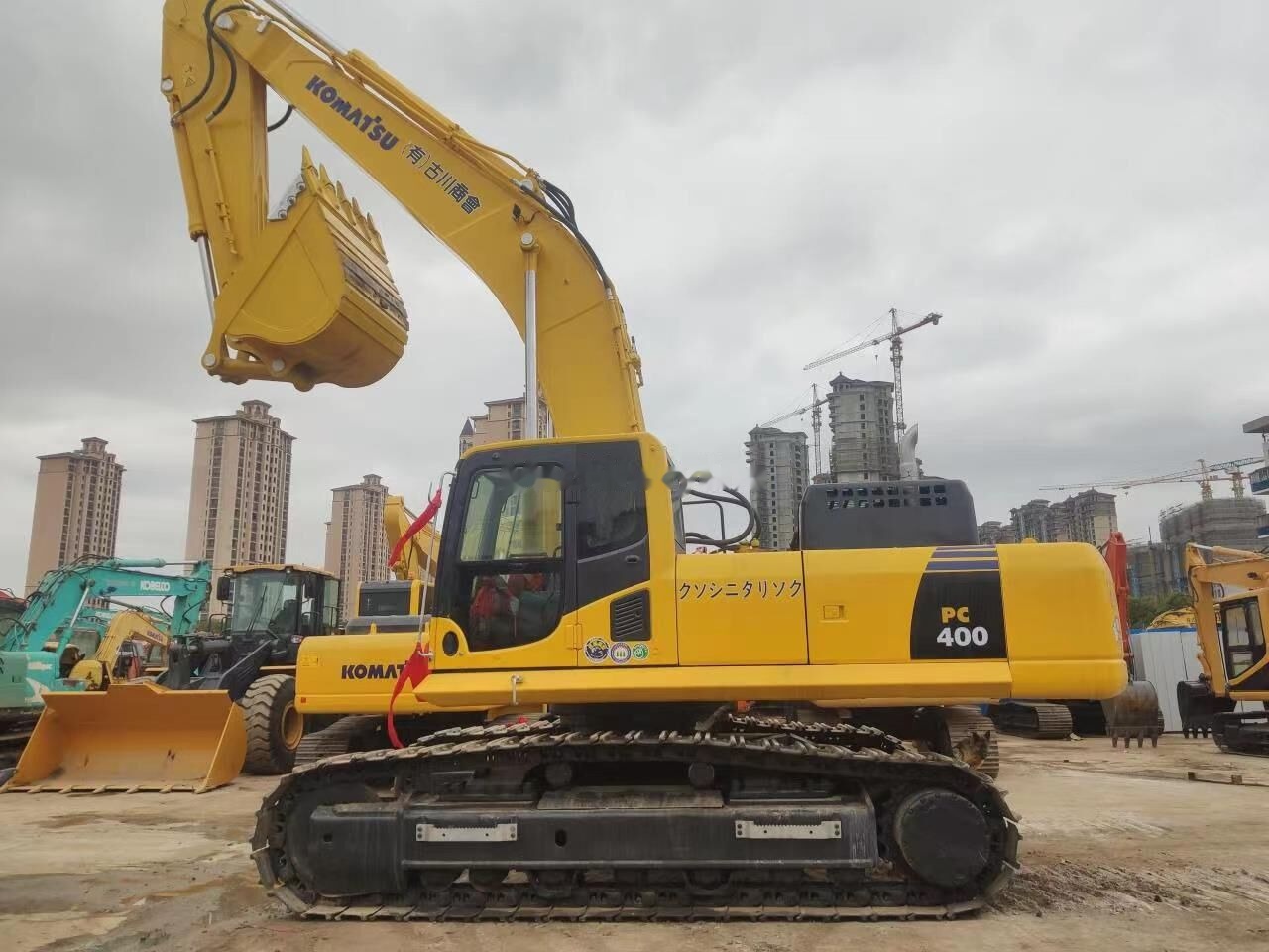 Komatsu PC400-8 - Ερπυστριοφόρος εκσκαφέας: φωτογραφία 3 Komatsu PC400-8 - Ερπυστριοφόρος εκσκαφέας: φωτογραφία 3