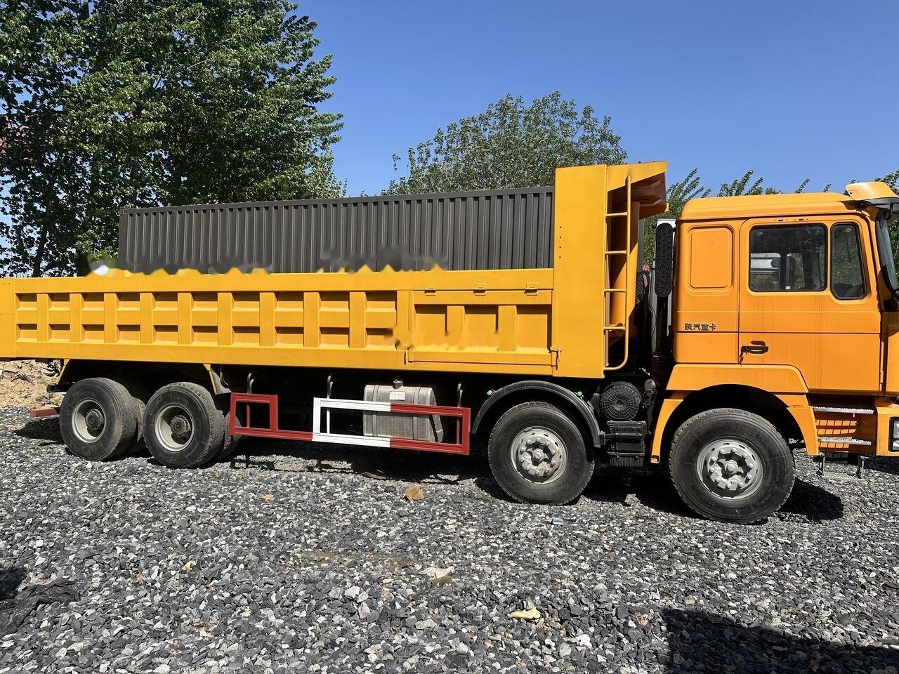 Shacman F3000 - Φορτηγό ανατρεπόμενο: φωτογραφία 1 Shacman F3000 - Φορτηγό ανατρεπόμενο: φωτογραφία 1