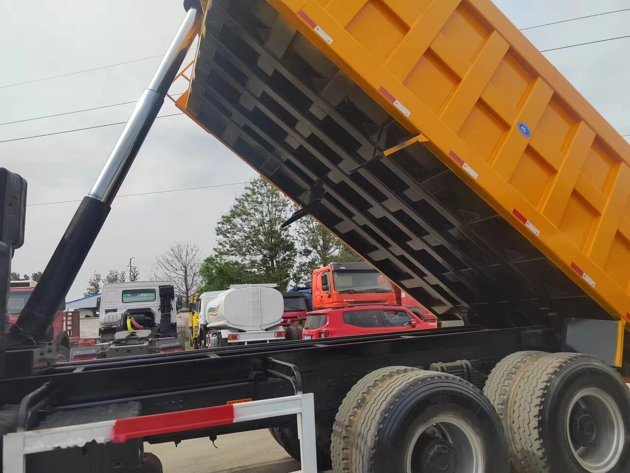 Shacman F3000 - Φορτηγό ανατρεπόμενο: φωτογραφία 1 Shacman F3000 - Φορτηγό ανατρεπόμενο: φωτογραφία 1