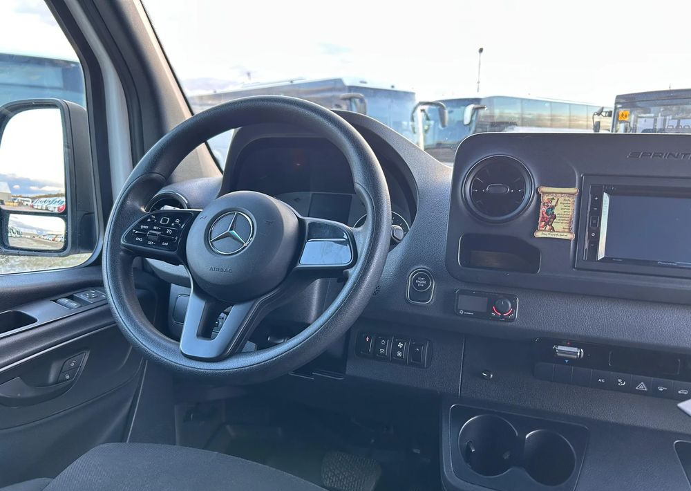 Μικρό λεωφορείο, Επιβατικό βαν Mercedes-Benz Sprinter 517: φωτογραφία 13