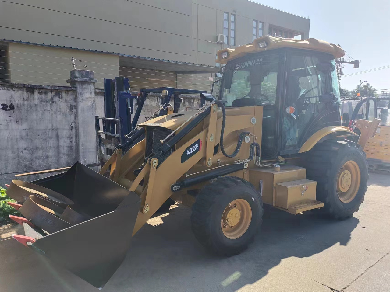 CATERPILLAR 420F - Φορτωτής εκσκαφέας: φωτογραφία 3 CATERPILLAR 420F - Φορτωτής εκσκαφέας: φωτογραφία 3