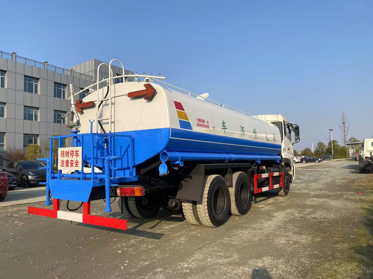 DONGFENG 20000L water truck Sprinkler - Φορτηγό βυτιοφόρο: φωτογραφία 2 DONGFENG 20000L water truck Sprinkler - Φορτηγό βυτιοφόρο: φωτογραφία 2