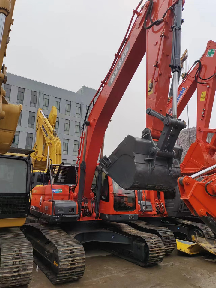 DOOSAN DX225LC - Ερπυστριοφόρος εκσκαφέας: φωτογραφία 1 DOOSAN DX225LC - Ερπυστριοφόρος εκσκαφέας: φωτογραφία 1