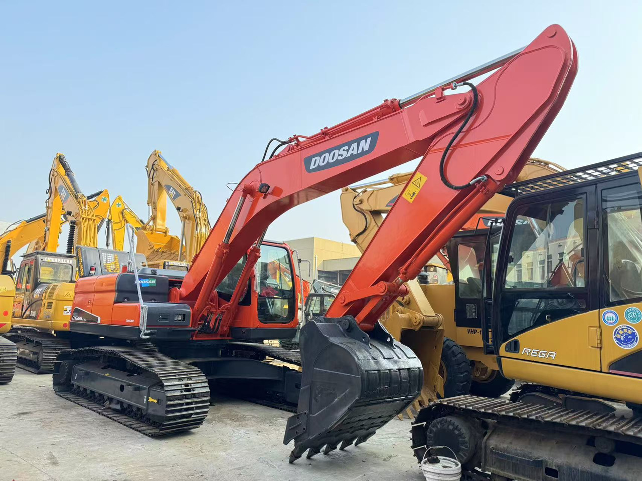 DOOSAN DX225 - Ερπυστριοφόρος εκσκαφέας: φωτογραφία 1 DOOSAN DX225 - Ερπυστριοφόρος εκσκαφέας: φωτογραφία 1