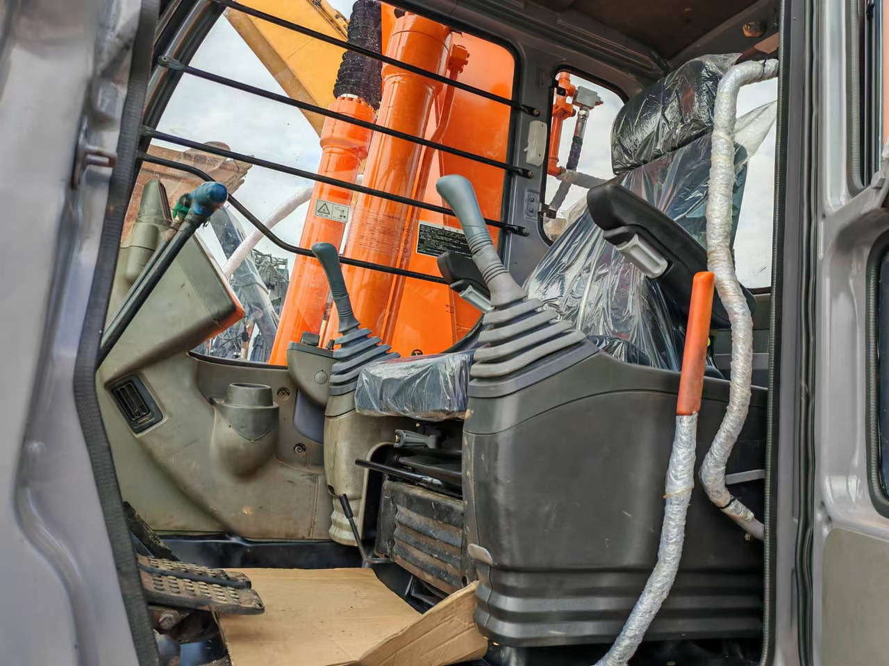HITACHI ZX200 - Ερπυστριοφόρος εκσκαφέας: φωτογραφία 4 HITACHI ZX200 - Ερπυστριοφόρος εκσκαφέας: φωτογραφία 4