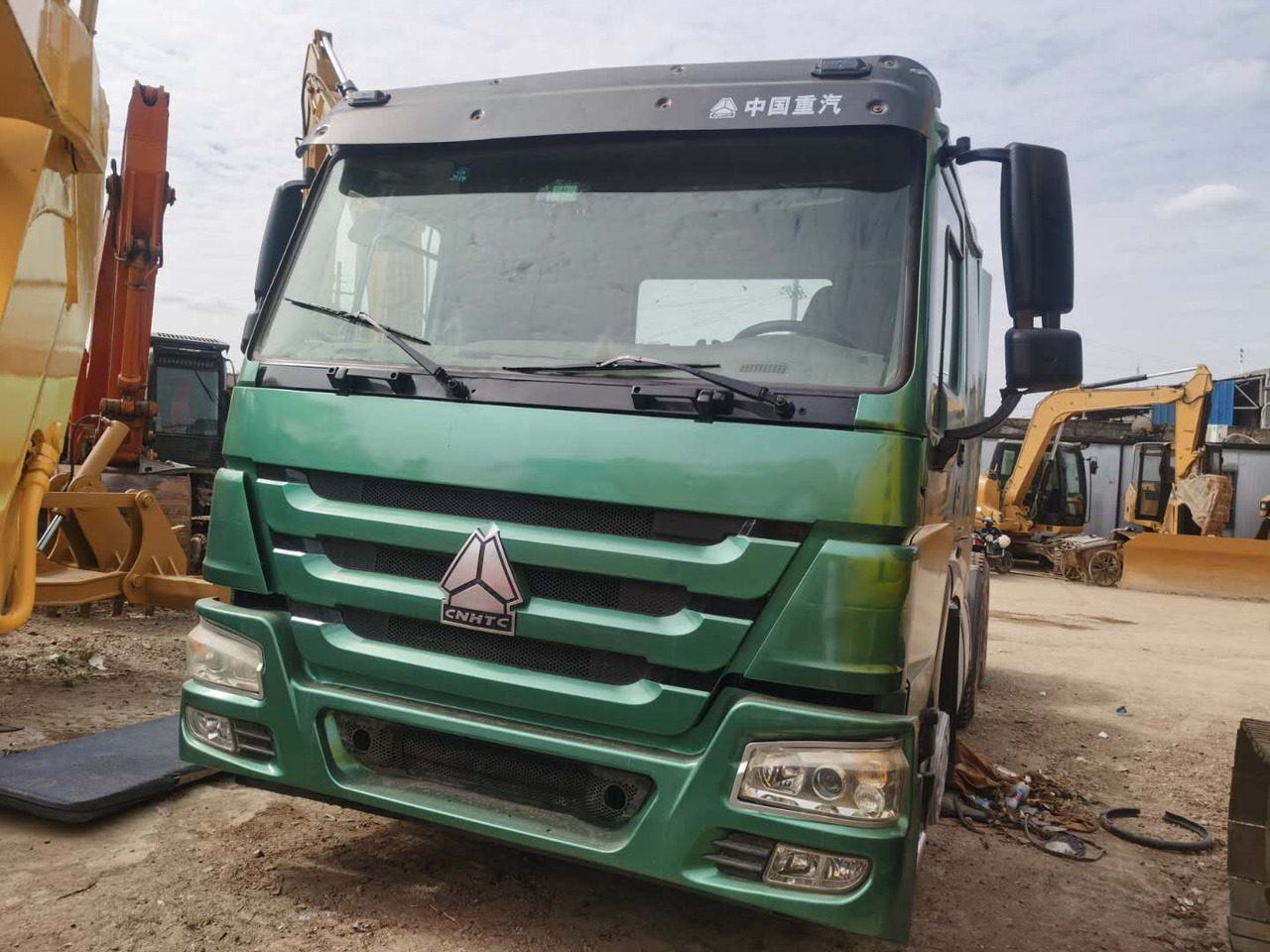 HOWO truck - Τράκτορας: φωτογραφία 2 HOWO truck - Τράκτορας: φωτογραφία 2