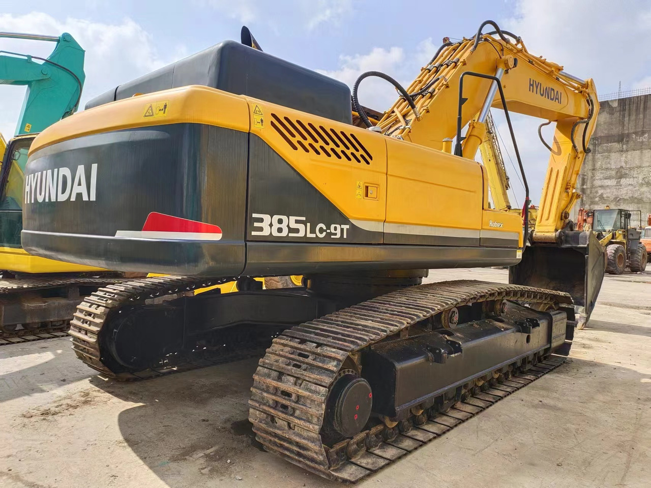 HYUNDAI R385LC-9T R305 R220 - Ερπυστριοφόρος εκσκαφέας: φωτογραφία 1 HYUNDAI R385LC-9T R305 R220 - Ερπυστριοφόρος εκσκαφέας: φωτογραφία 1