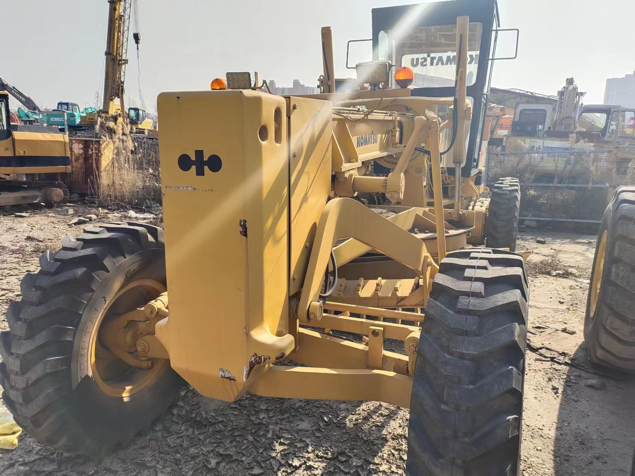 KOMATSU GD825A - Γκρέιντερ: φωτογραφία 1 KOMATSU GD825A - Γκρέιντερ: φωτογραφία 1