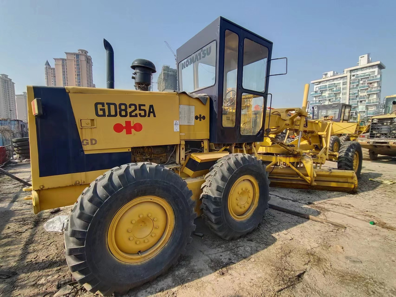 KOMATSU GD825A - Γκρέιντερ: φωτογραφία 3 KOMATSU GD825A - Γκρέιντερ: φωτογραφία 3