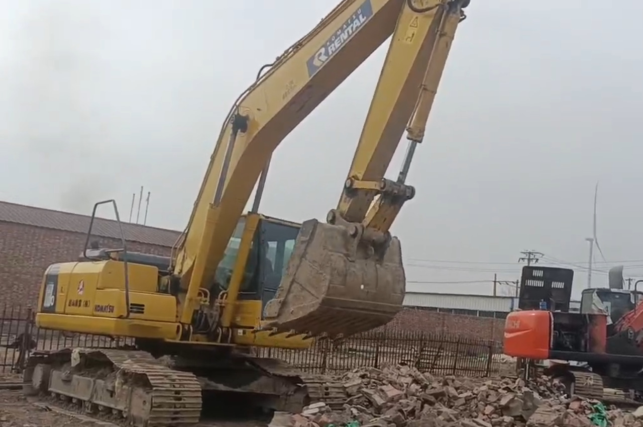 KOMATSU PC200-8N1 - Ερπυστριοφόρος εκσκαφέας: φωτογραφία 1 KOMATSU PC200-8N1 - Ερπυστριοφόρος εκσκαφέας: φωτογραφία 1