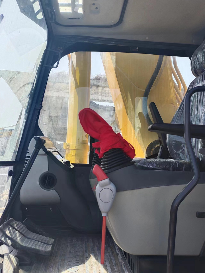 KOMATSU PC450-8 - Ερπυστριοφόρος εκσκαφέας: φωτογραφία 5 KOMATSU PC450-8 - Ερπυστριοφόρος εκσκαφέας: φωτογραφία 5