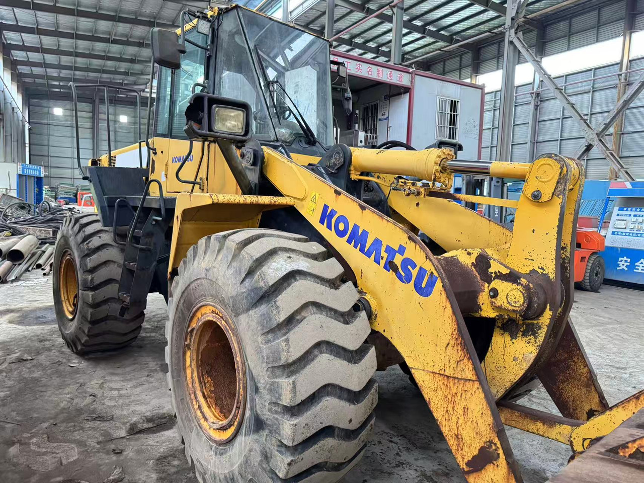 KOMATSU WA380Z-6 - Ελαστιχοφόρος φορτωτής: φωτογραφία 4 KOMATSU WA380Z-6 - Ελαστιχοφόρος φορτωτής: φωτογραφία 4