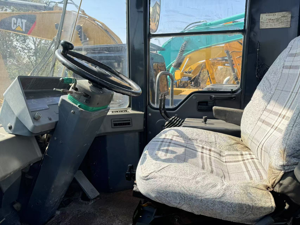 KOMATSU WA380 - Ελαστιχοφόρος φορτωτής: φωτογραφία 4 KOMATSU WA380 - Ελαστιχοφόρος φορτωτής: φωτογραφία 4