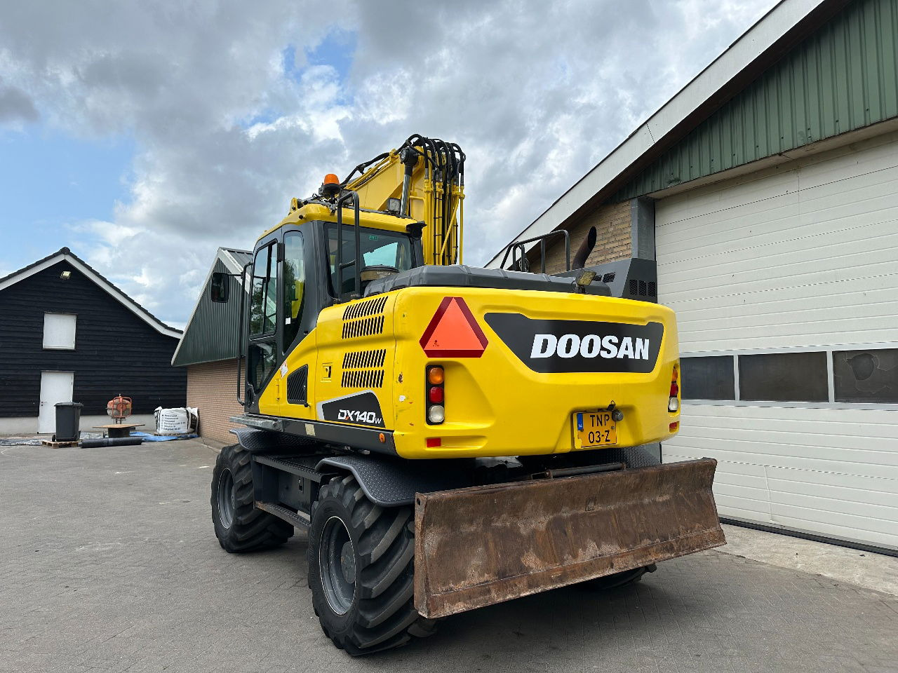 Doosan DX140W-5 - Τροχοφόρος εκσκαφέας: φωτογραφία 4 Doosan DX140W-5 - Τροχοφόρος εκσκαφέας: φωτογραφία 4