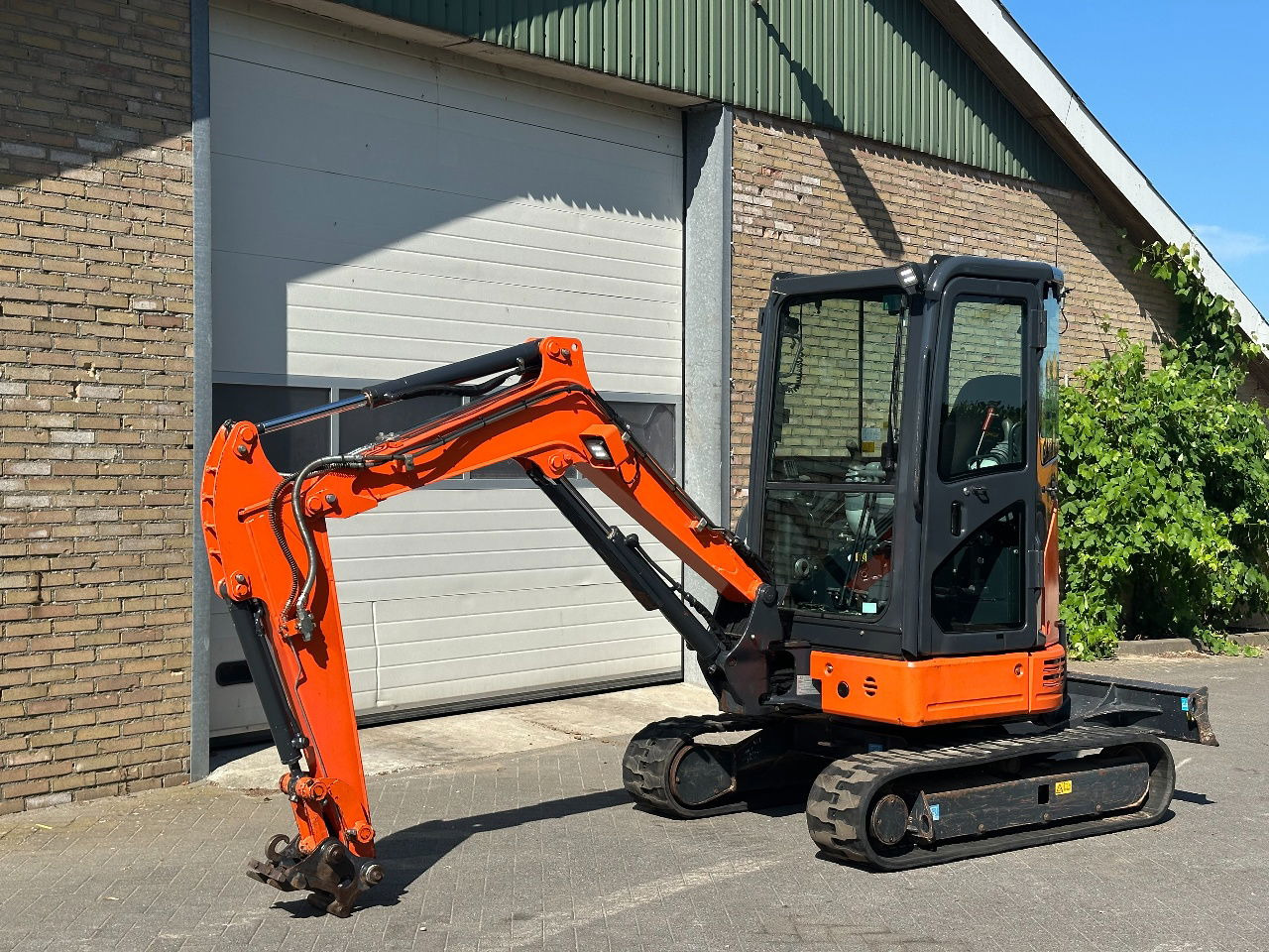 Hitachi ZX26U-6CR - Μίνι εκσκαφέας: φωτογραφία 3 Hitachi ZX26U-6CR - Μίνι εκσκαφέας: φωτογραφία 3