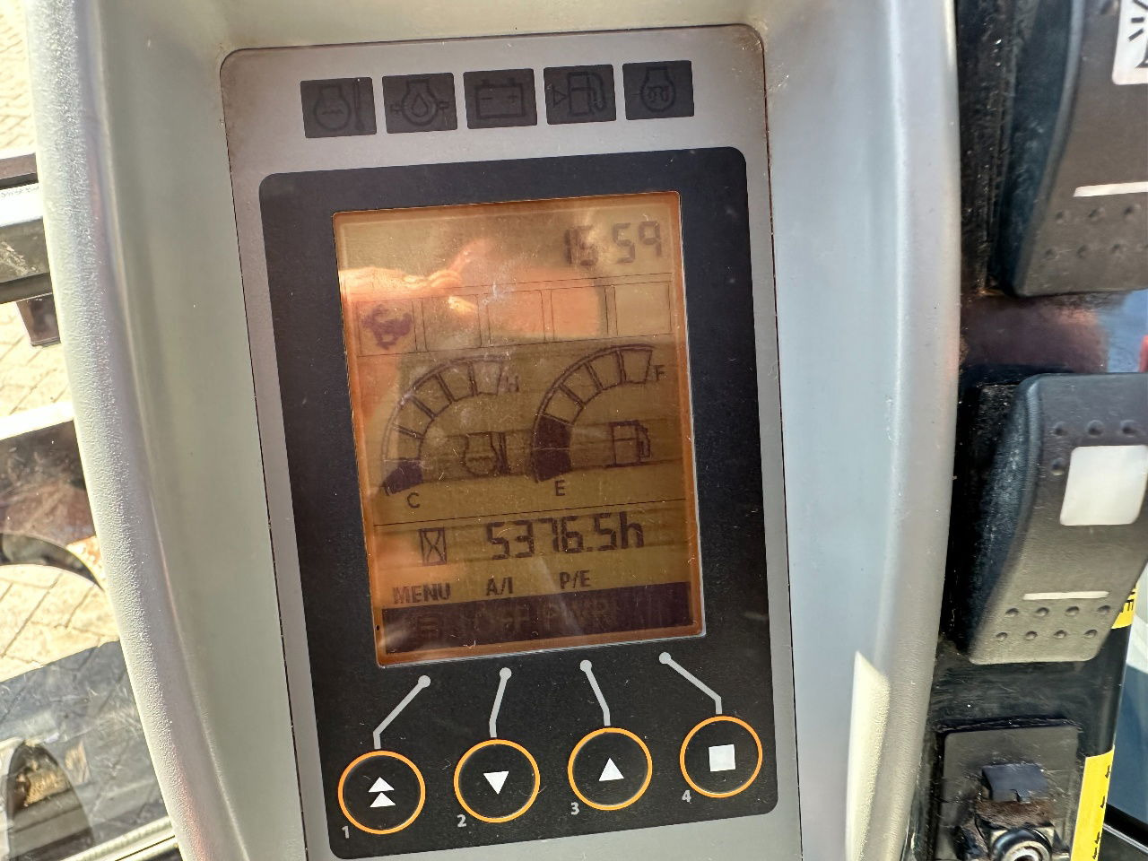 Μίνι εκσκαφέας Hitachi ZX65USB-5A CLR: φωτογραφία 14