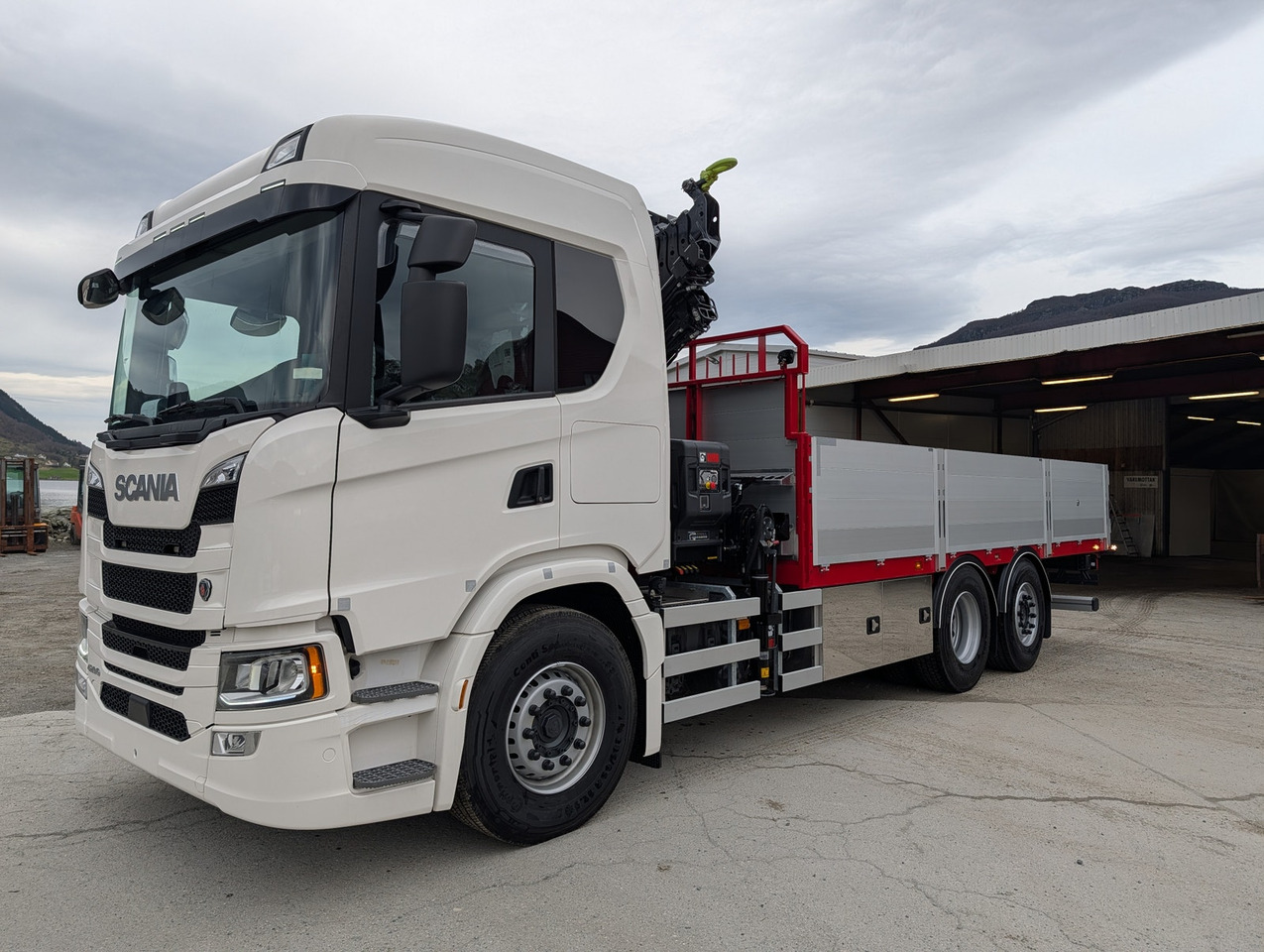 Scania G420 6x2 med HIAB 232-E5 Hipro og MCE påbygg - Φορτηγό με ανοιχτή καρότσα, Φορτηγό με γερανό: φωτογραφία 3 Scania G420 6x2 med HIAB 232-E5 Hipro og MCE påbygg - Φορτηγό με ανοιχτή καρότσα, Φορτηγό με γερανό: φωτογραφία 3