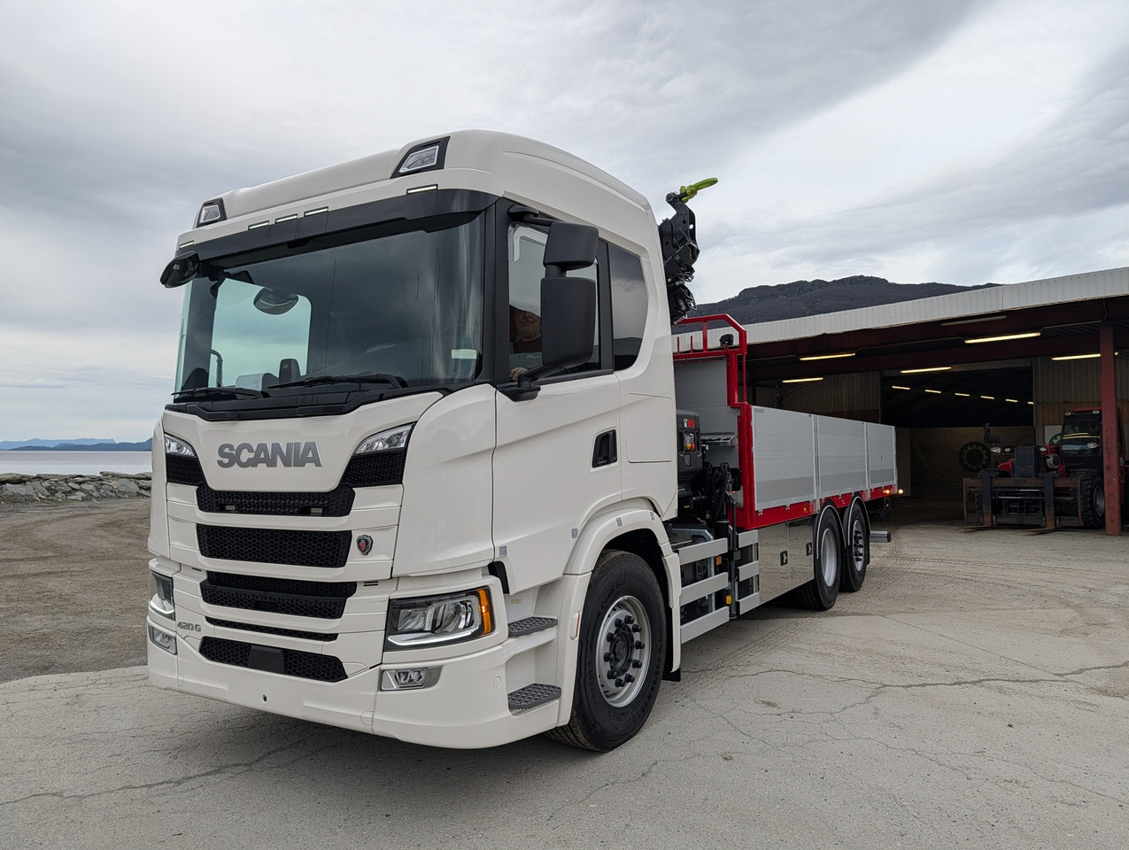 Scania G420 6x2 med HIAB 232-E5 Hipro og MCE påbygg - Φορτηγό με ανοιχτή καρότσα, Φορτηγό με γερανό: φωτογραφία 1 Scania G420 6x2 med HIAB 232-E5 Hipro og MCE påbygg - Φορτηγό με ανοιχτή καρότσα, Φορτηγό με γερανό: φωτογραφία 1