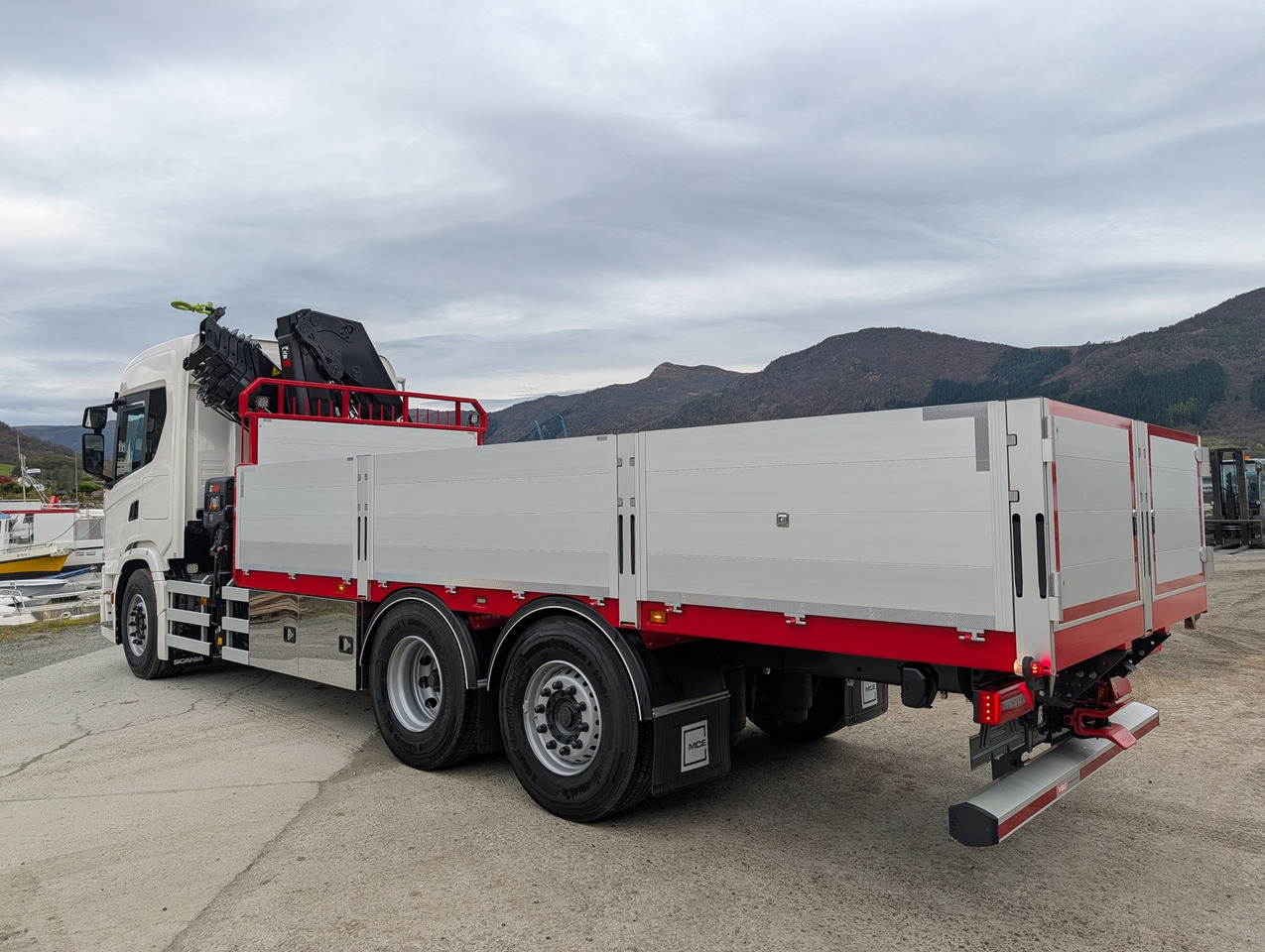 Scania G420 6x2 med HIAB 232-E5 Hipro og MCE påbygg - Φορτηγό με ανοιχτή καρότσα, Φορτηγό με γερανό: φωτογραφία 4 Scania G420 6x2 med HIAB 232-E5 Hipro og MCE påbygg - Φορτηγό με ανοιχτή καρότσα, Φορτηγό με γερανό: φωτογραφία 4
