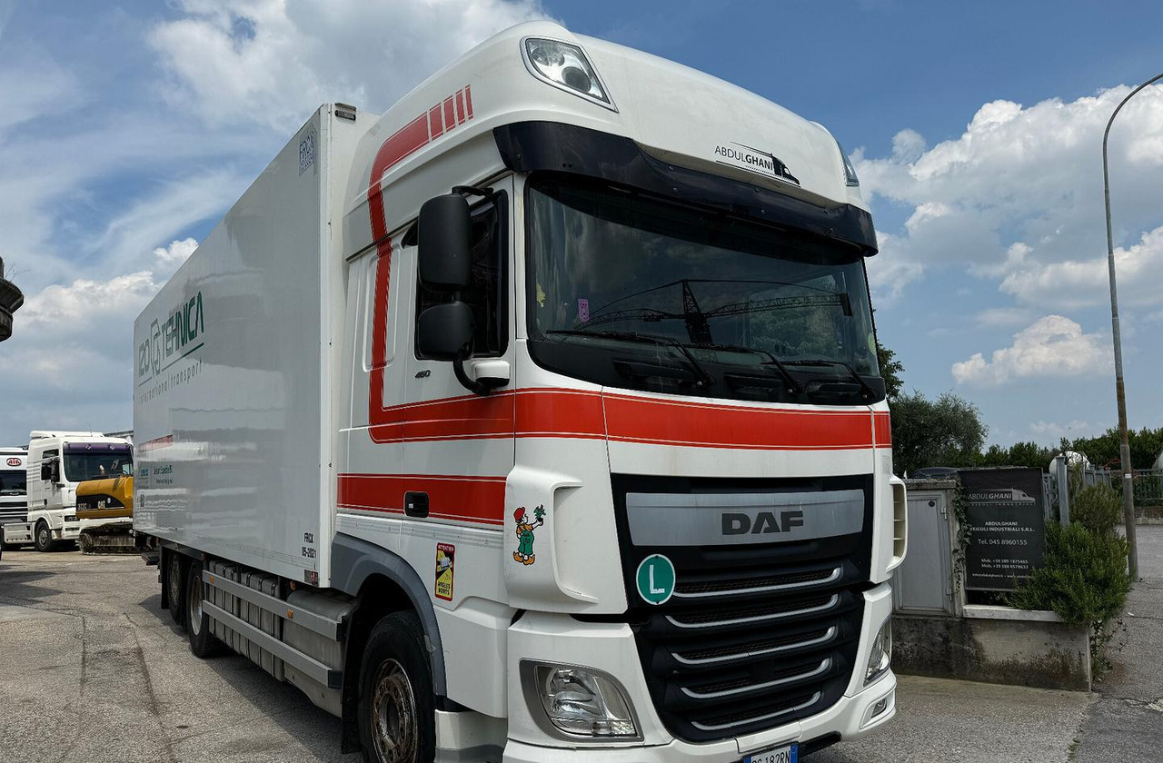 Motrice frigo DAF XF 105.460 con Sponda - Φορτηγό ψυγείο: φωτογραφία 1 Motrice frigo DAF XF 105.460 con Sponda - Φορτηγό ψυγείο: φωτογραφία 1
