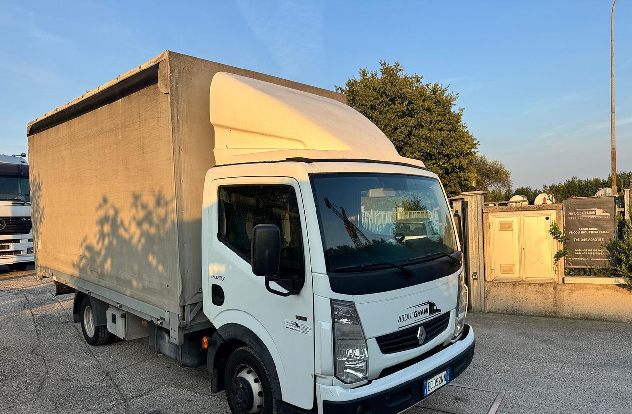 Renault Trucks Maxity 130.35 - 2011 - Φορτηγό μουσαμάς: φωτογραφία 1 Renault Trucks Maxity 130.35 - 2011 - Φορτηγό μουσαμάς: φωτογραφία 1