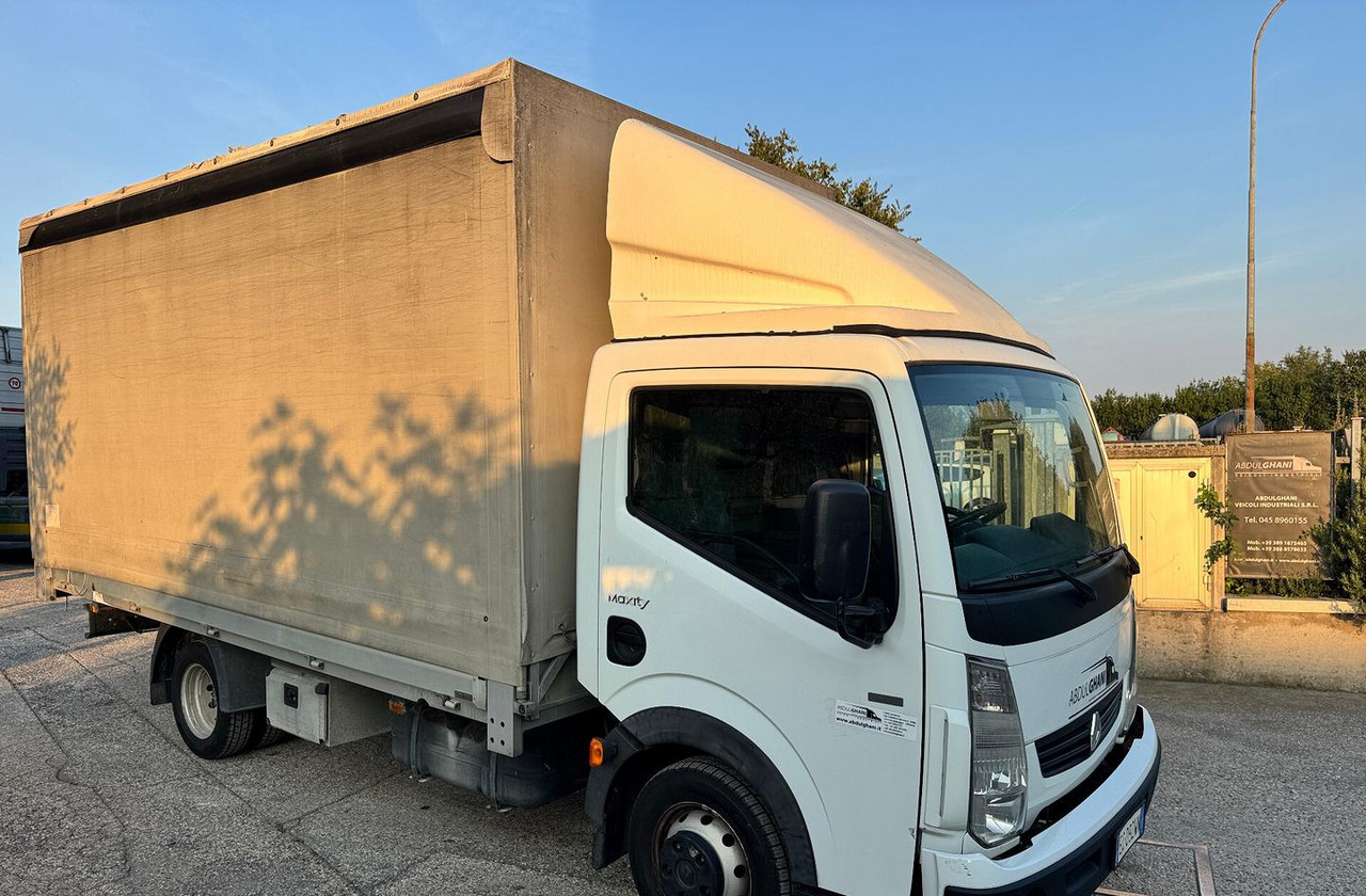 Renault Trucks Maxity 130.35 - 2011 - Φορτηγό μουσαμάς: φωτογραφία 3 Renault Trucks Maxity 130.35 - 2011 - Φορτηγό μουσαμάς: φωτογραφία 3
