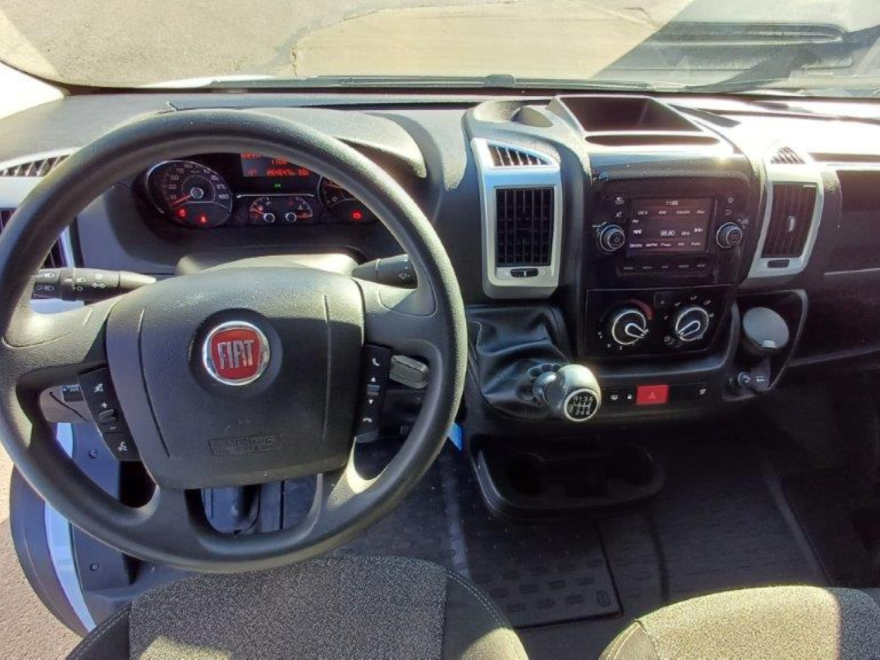 Interior photo 1: Βαν FIAT Ducato L4H3 Maxi Interior photo 1: Βαν FIAT Ducato L4H3 Maxi