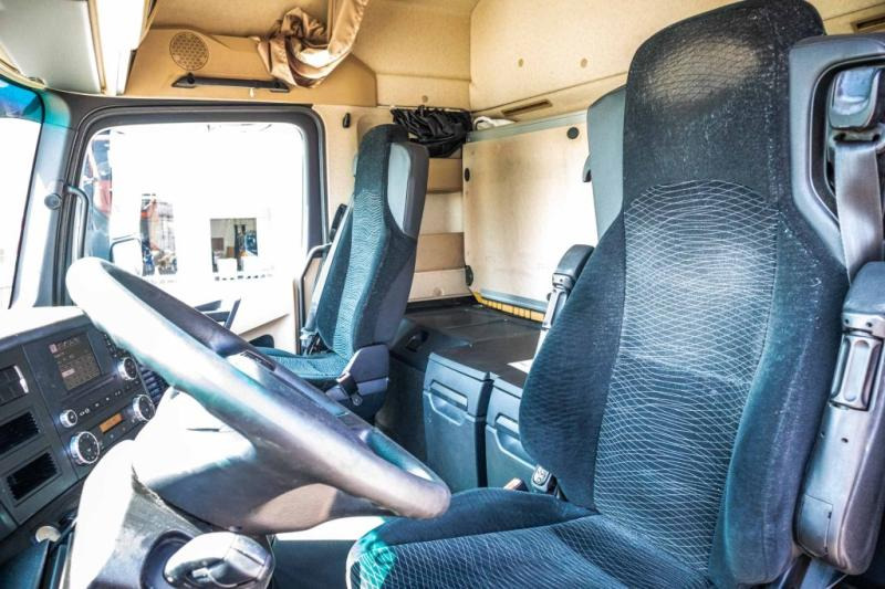 Interior photo 2: Μίσθωση Mercedes ACTROS 1848 LS Mercedes ACTROS 1848 LS