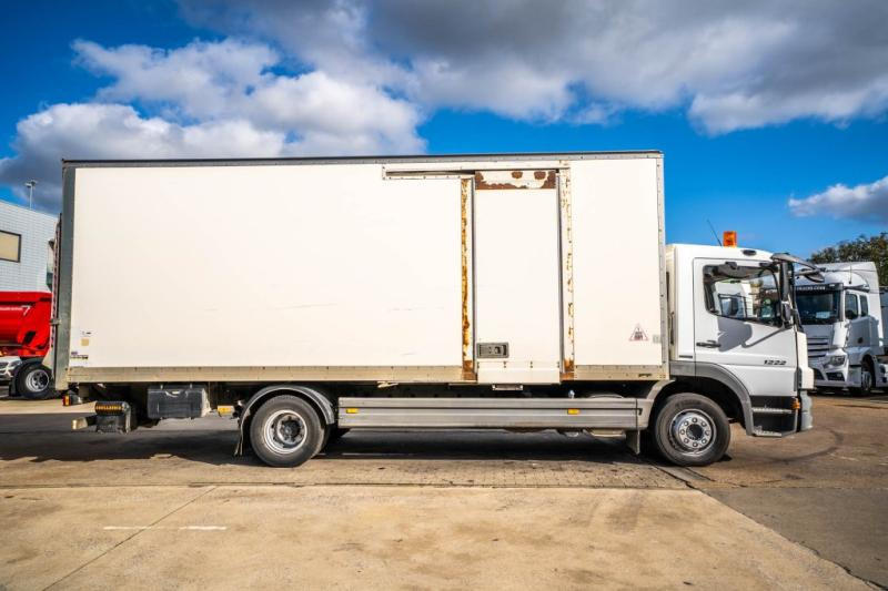 Mercedes ATEGO 1222 + D'HOLLANDIA 1.5T - Φορτηγό κόφα: φωτογραφία 3 Mercedes ATEGO 1222 + D'HOLLANDIA 1.5T - Φορτηγό κόφα: φωτογραφία 3