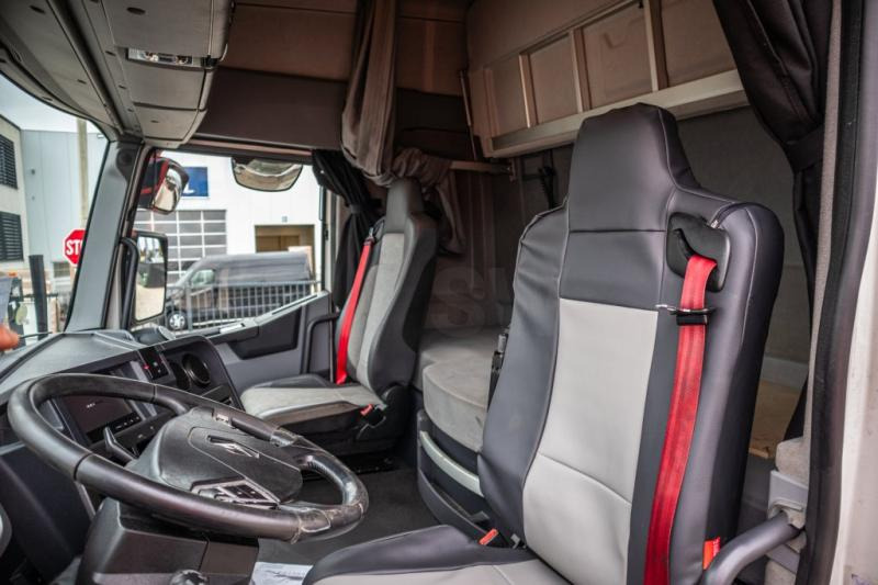 Interior photo 1: Μίσθωση Renault T520+INTARDER+BIG AXLE+ 70Ton Renault T520+INTARDER+BIG AXLE+ 70Ton Interior photo 1: Μίσθωση Renault T520+INTARDER+BIG AXLE+ 70Ton Renault T520+INTARDER+BIG AXLE+ 70Ton