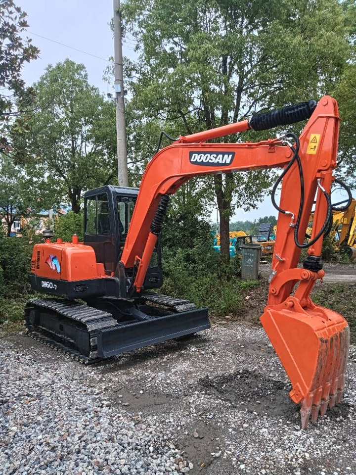 Doosan DH 60 - Ερπυστριοφόρος εκσκαφέας: φωτογραφία 1 Doosan DH 60 - Ερπυστριοφόρος εκσκαφέας: φωτογραφία 1