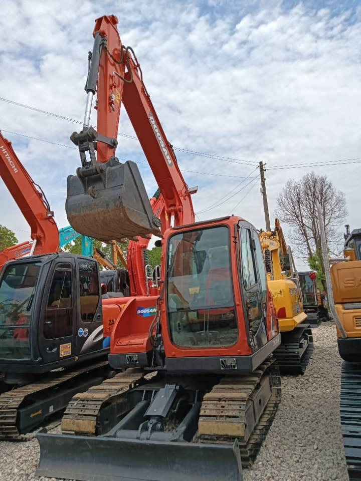 Doosan DX 75 - Ερπυστριοφόρος εκσκαφέας: φωτογραφία 1 Doosan DX 75 - Ερπυστριοφόρος εκσκαφέας: φωτογραφία 1