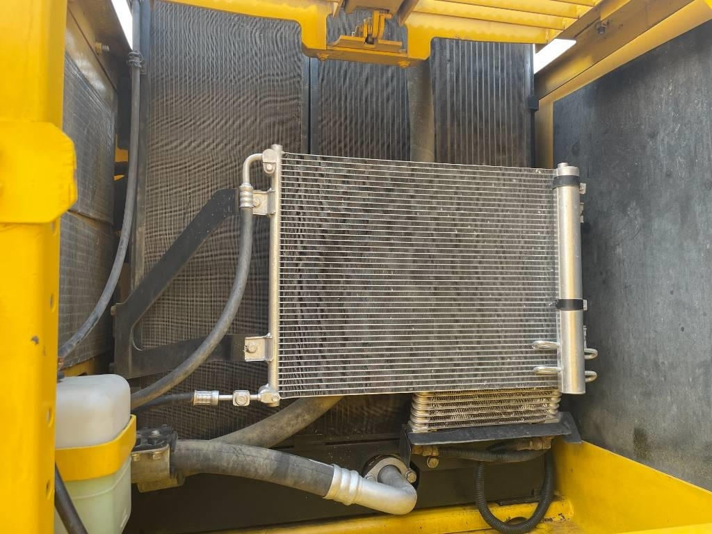 Komatsu PC 200-8 - Ερπυστριοφόρος εκσκαφέας: φωτογραφία 5 Komatsu PC 200-8 - Ερπυστριοφόρος εκσκαφέας: φωτογραφία 5