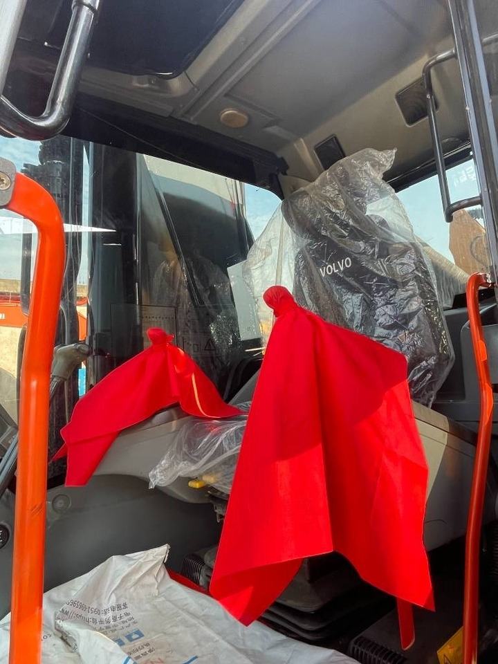 Volvo EC 380 D L - Ερπυστριοφόρος εκσκαφέας: φωτογραφία 4 Volvo EC 380 D L - Ερπυστριοφόρος εκσκαφέας: φωτογραφία 4