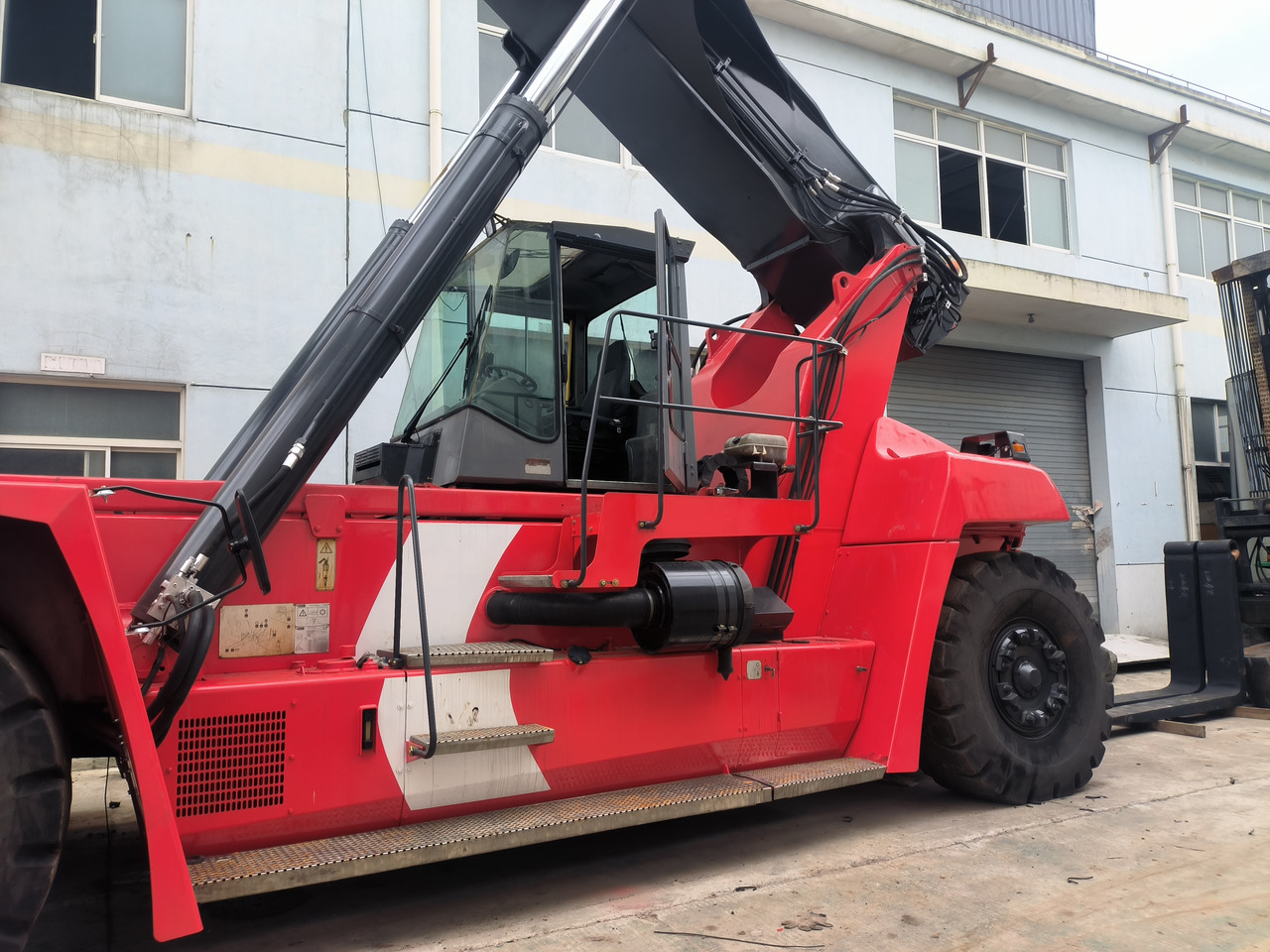 Kalmar DRF450 Used Reach stacker/Container forklift - Reachstacker: φωτογραφία 3 Kalmar DRF450 Used Reach stacker/Container forklift - Reachstacker: φωτογραφία 3