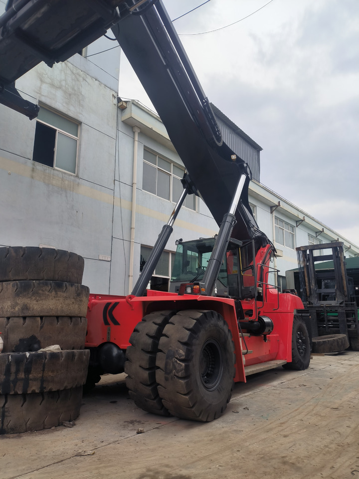 Kalmar DRF450 Used Reach stacker/Container forklift - Reachstacker: φωτογραφία 4 Kalmar DRF450 Used Reach stacker/Container forklift - Reachstacker: φωτογραφία 4
