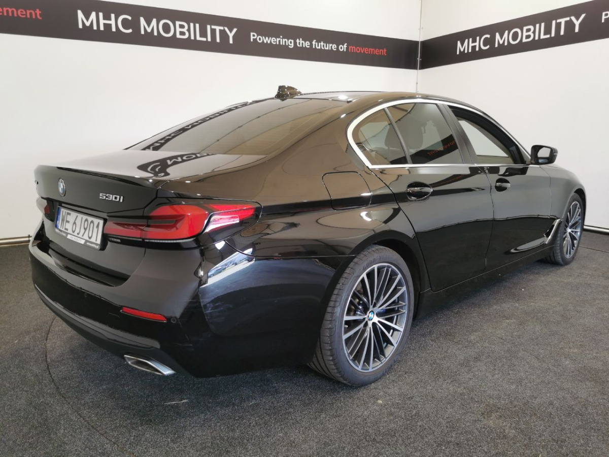 BMW 530I XDRIVE SEDAN - Λιμουζίνα/ Sedan: φωτογραφία 4 BMW 530I XDRIVE SEDAN - Λιμουζίνα/ Sedan: φωτογραφία 4