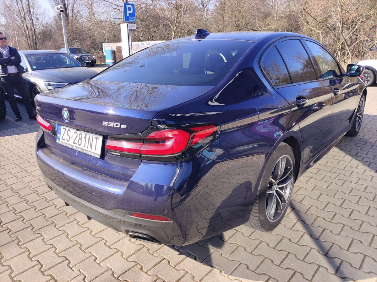 BMW 530e xDrive M Sport SEDAN - Λιμουζίνα/ Sedan: φωτογραφία 3 BMW 530e xDrive M Sport SEDAN - Λιμουζίνα/ Sedan: φωτογραφία 3