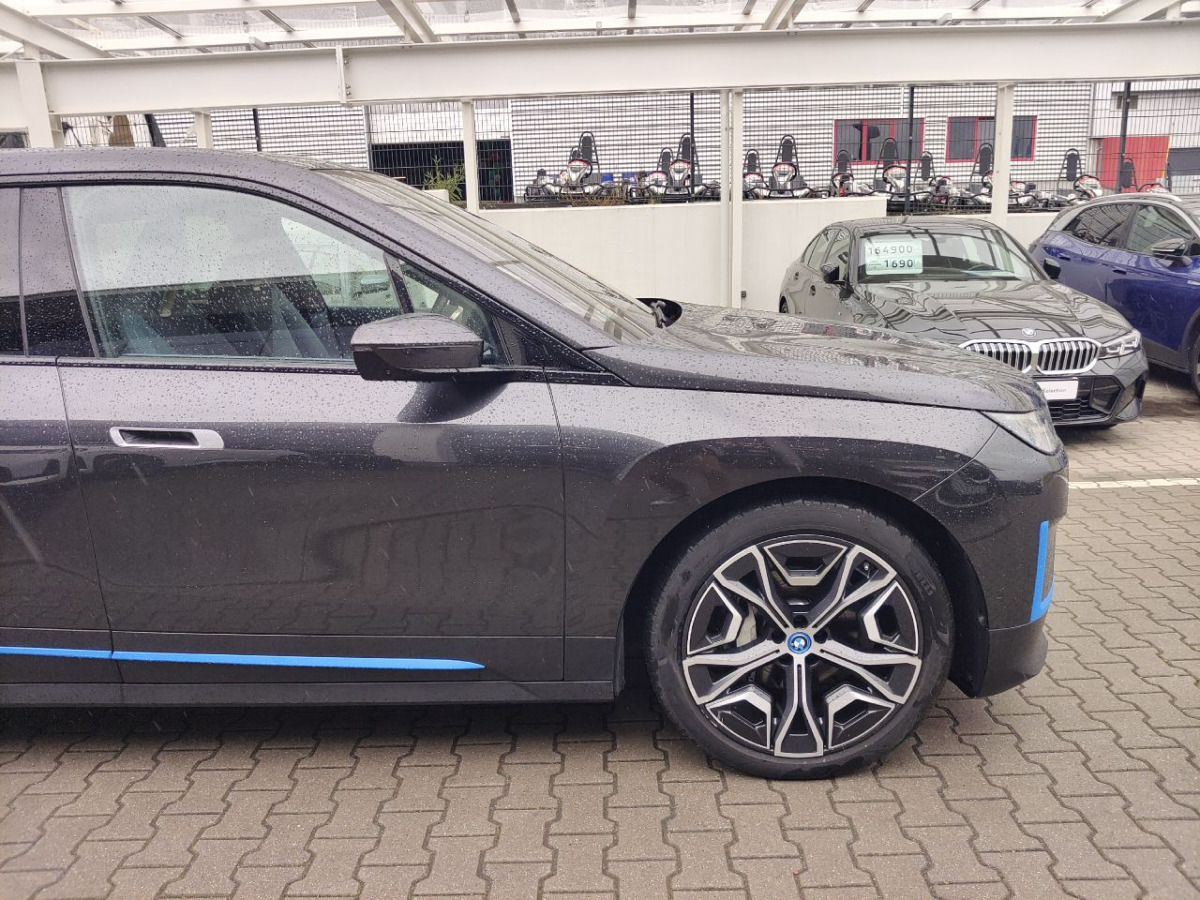 BMW iX XDRIVE40 SUV - SUV: φωτογραφία 2 BMW iX XDRIVE40 SUV - SUV: φωτογραφία 2