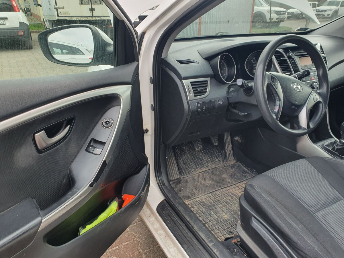 HYUNDAI I30 HATCHBACK - Hatchback: φωτογραφία 5 HYUNDAI I30 HATCHBACK - Hatchback: φωτογραφία 5
