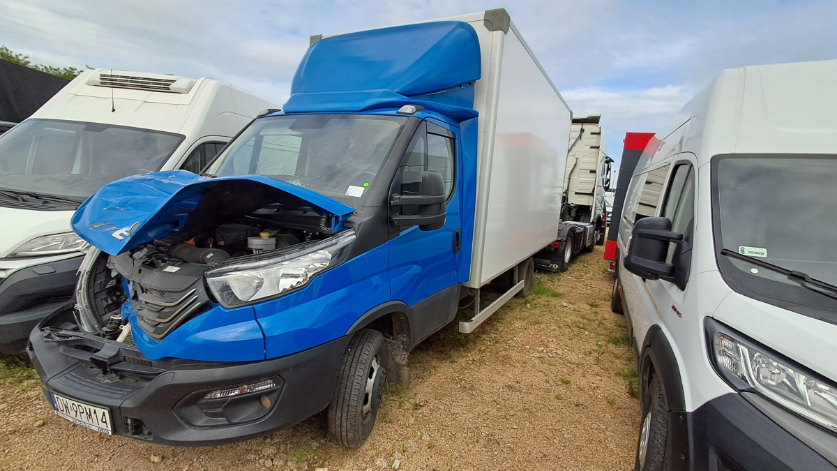 IVECO DAILY KONTENER Z WINDĄ - Φορτηγό κόφα: φωτογραφία 2 IVECO DAILY KONTENER Z WINDĄ - Φορτηγό κόφα: φωτογραφία 2