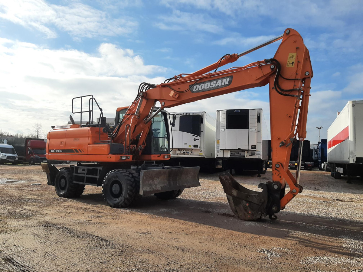 Koparka kołowa Doosan DX190W-3 2014 - 9261 mtg - silnik sprawny - Τροχοφόρος εκσκαφέας: φωτογραφία 1 Koparka kołowa Doosan DX190W-3 2014 - 9261 mtg - silnik sprawny - Τροχοφόρος εκσκαφέας: φωτογραφία 1