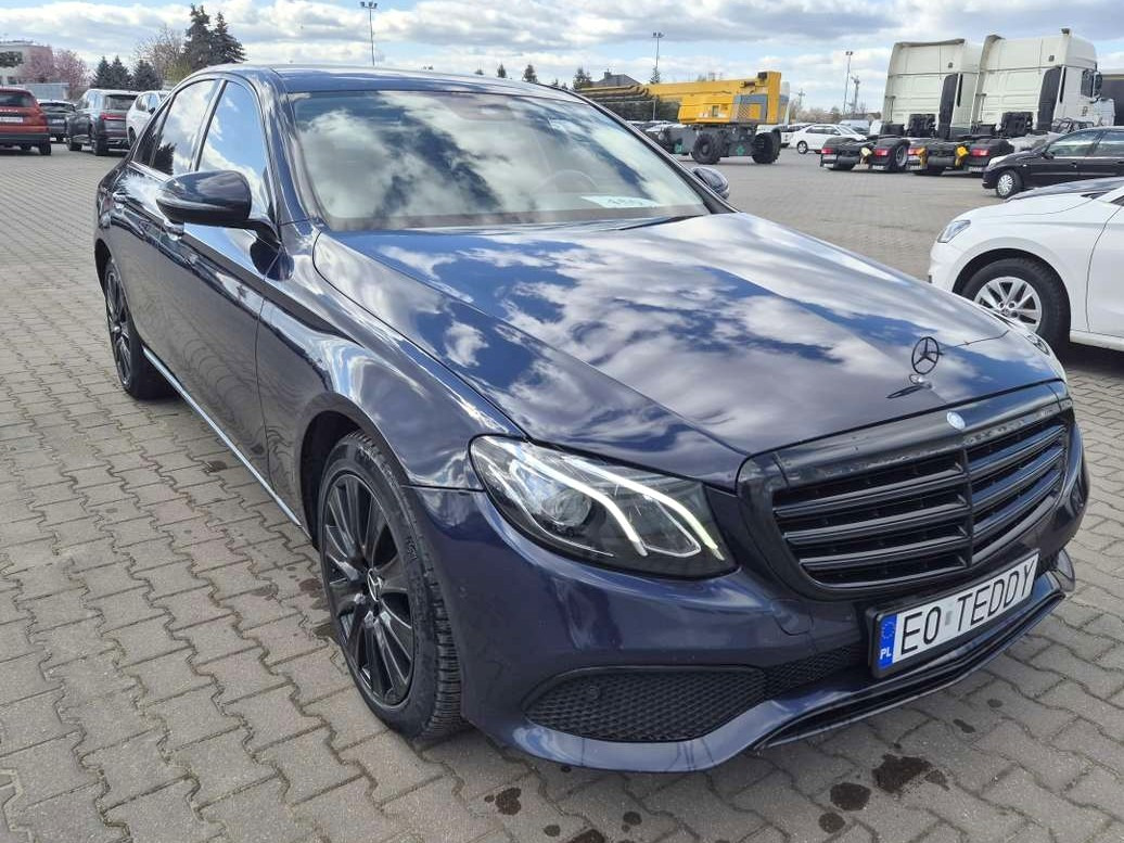 MERCEDES BENZ E 220 D 4MATIC SEDAN - Λιμουζίνα/ Sedan: φωτογραφία 1 MERCEDES BENZ E 220 D 4MATIC SEDAN - Λιμουζίνα/ Sedan: φωτογραφία 1