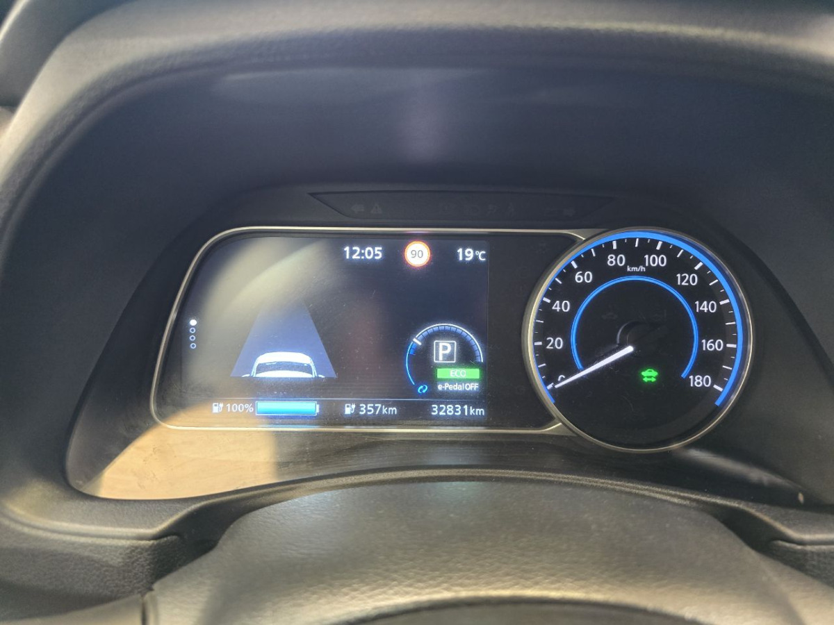 NISSAN LEAF HATCHBACK - Hatchback: φωτογραφία 5 NISSAN LEAF HATCHBACK - Hatchback: φωτογραφία 5