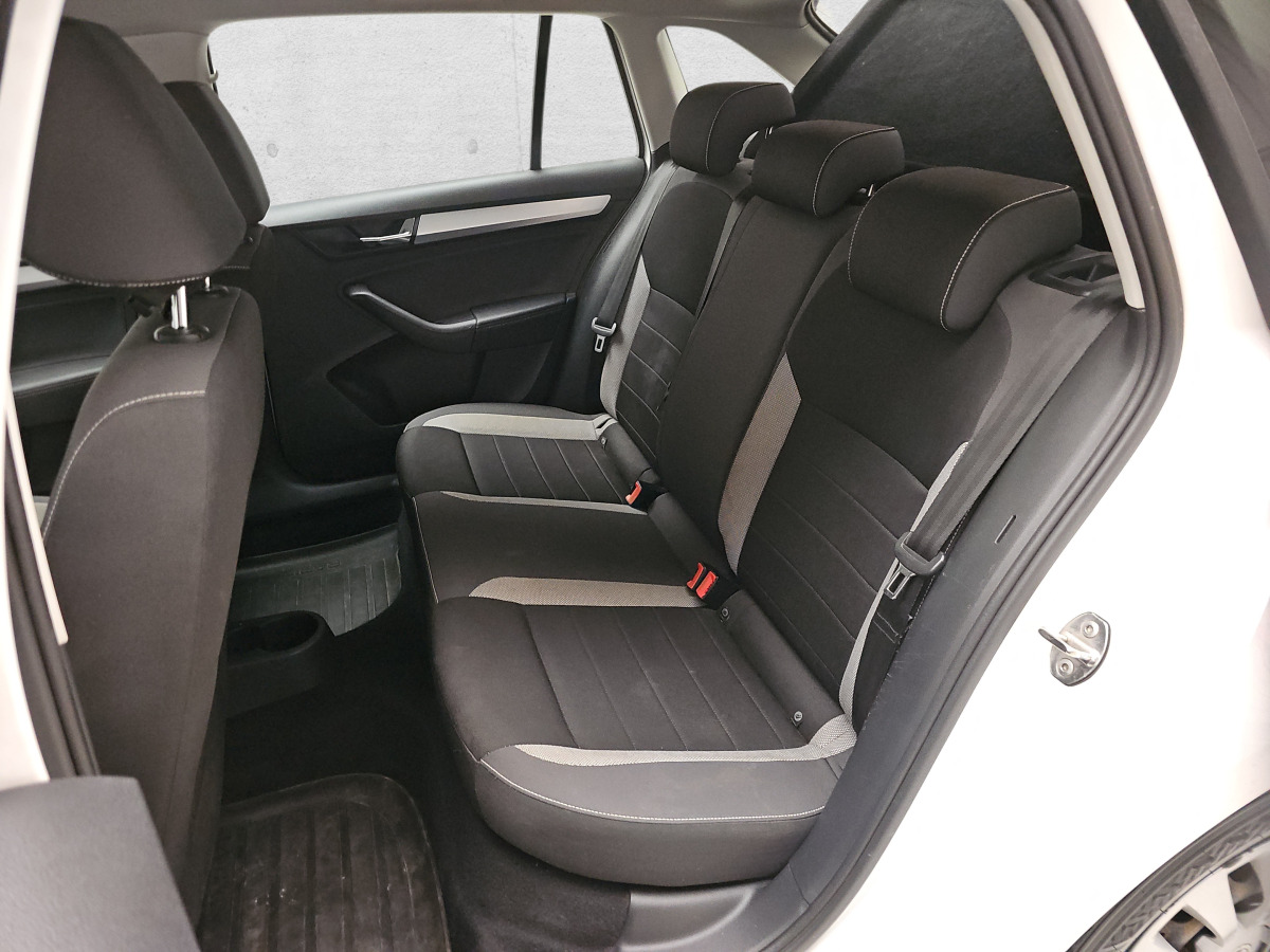 Λιμουζίνα/ Sedan SKODA RAPID SEDAN: φωτογραφία 13