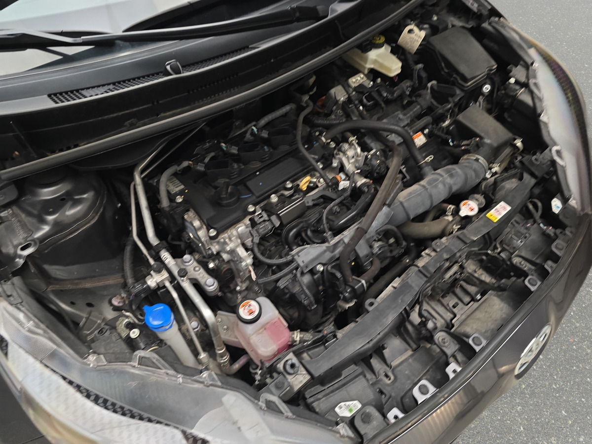 Hatchback TOYOTA TOYOTA YARIS HATCHBACK: φωτογραφία 15