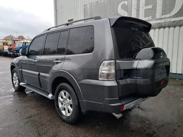 Mitsubishi Pajero GLS 3.5 - V6 , 4x4 , 7 Pers., Full Option - Αυτοκίνητο: φωτογραφία 5 Mitsubishi Pajero GLS 3.5 - V6 , 4x4 , 7 Pers., Full Option - Αυτοκίνητο: φωτογραφία 5